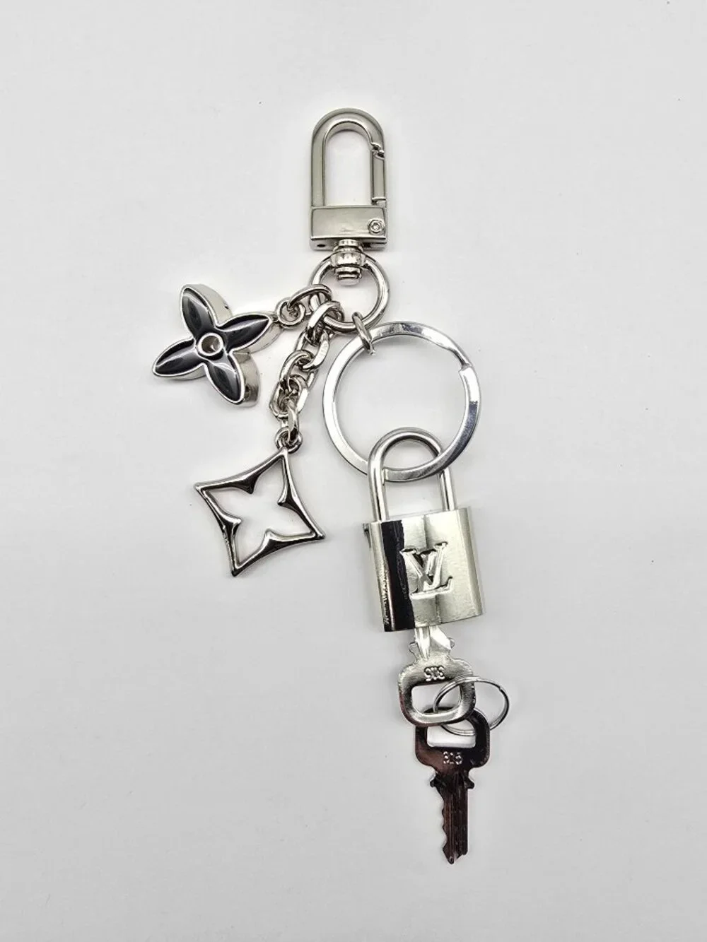 Authentic Louis Vuitton Silver Padlock 🔒 Key Set w/ Unbranded Clover Bag Charm